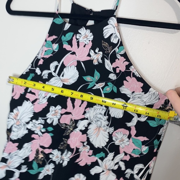 🎱Beautiful floral flowy dress! - Picture 3 of 6